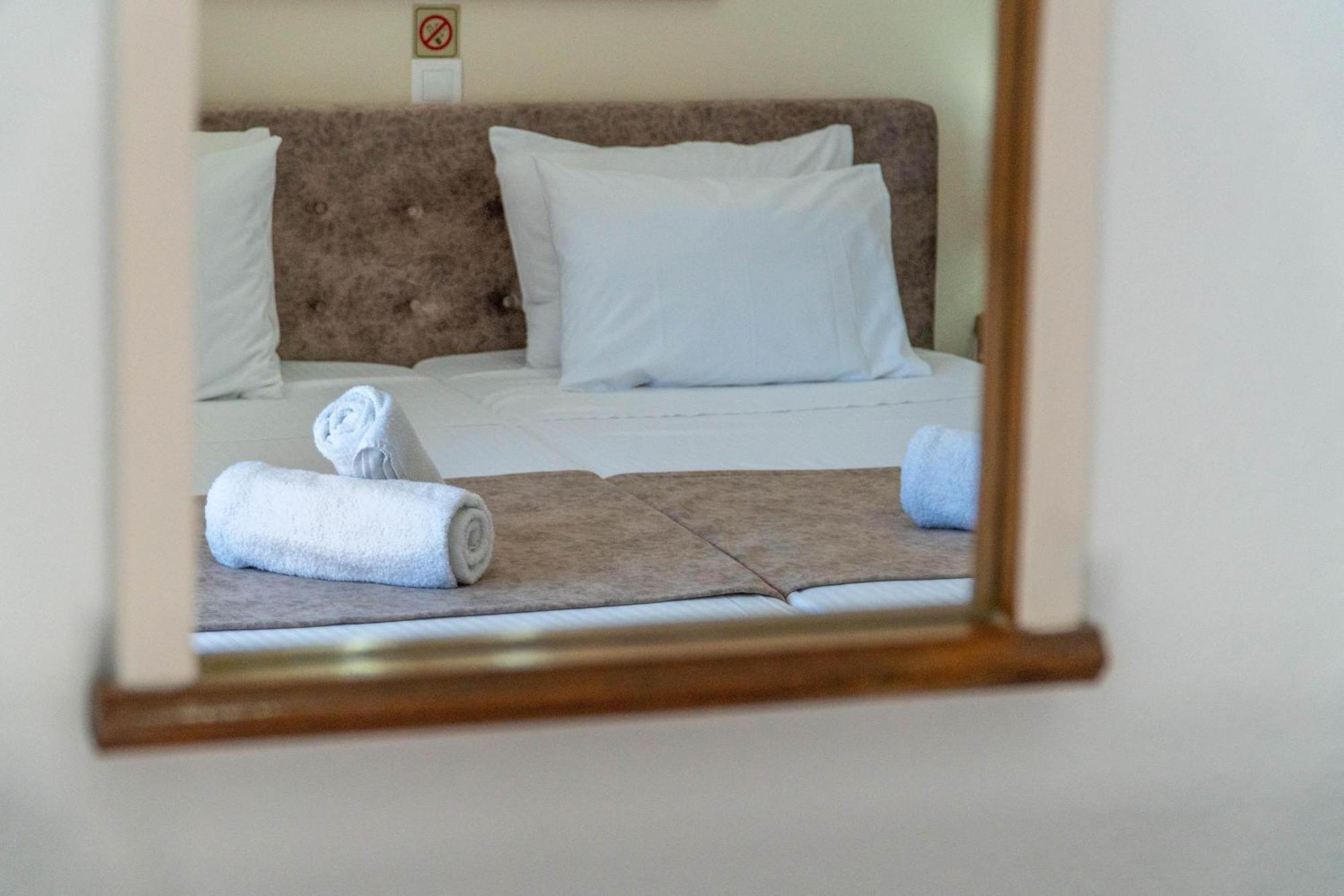 Angela Hotel & Apartments กูเวีย ภายนอก รูปภาพ